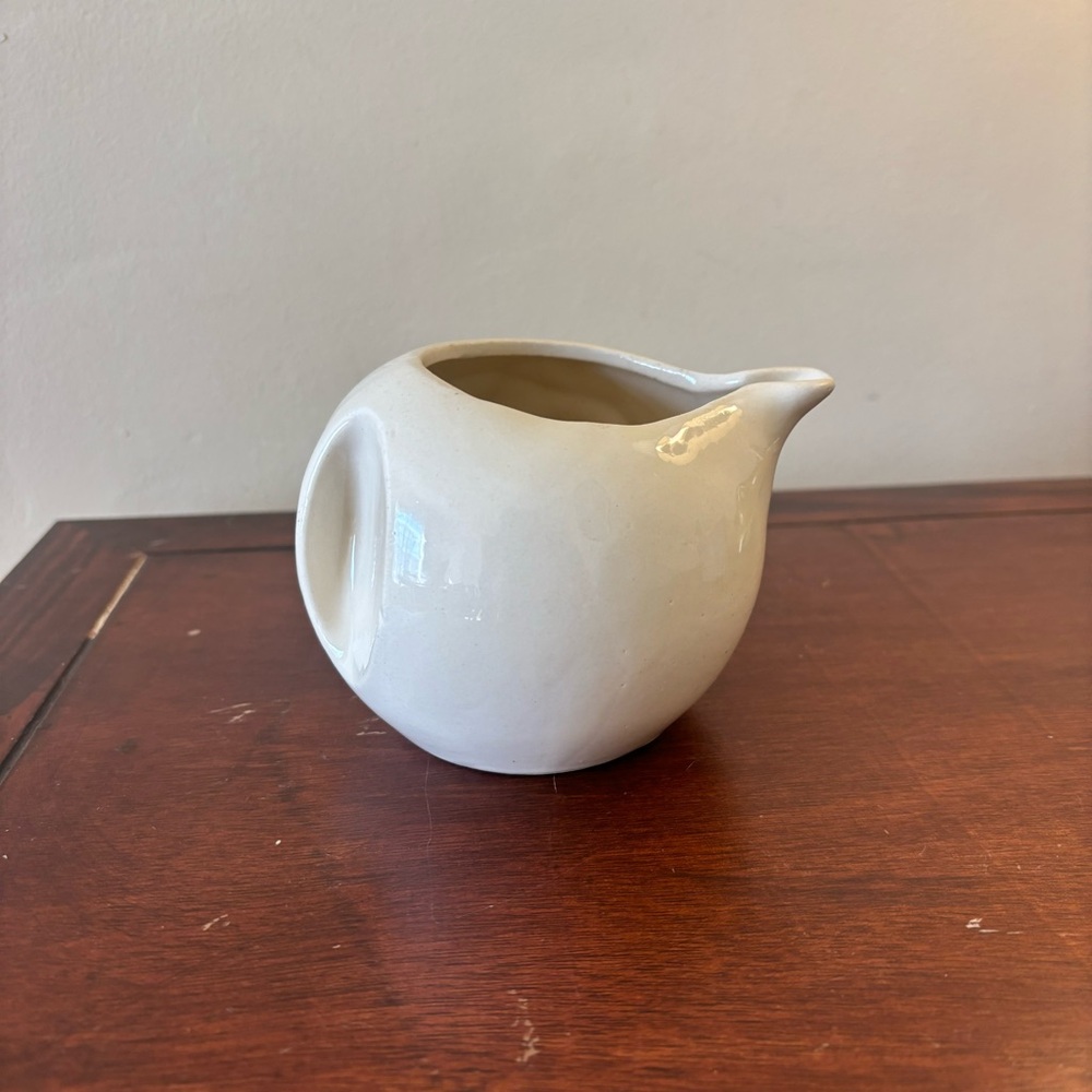 Vintage Pippin USA Pottery Cream Pitcher with Red Apple Design 1945-1965 Antique - Picture 3 of 6